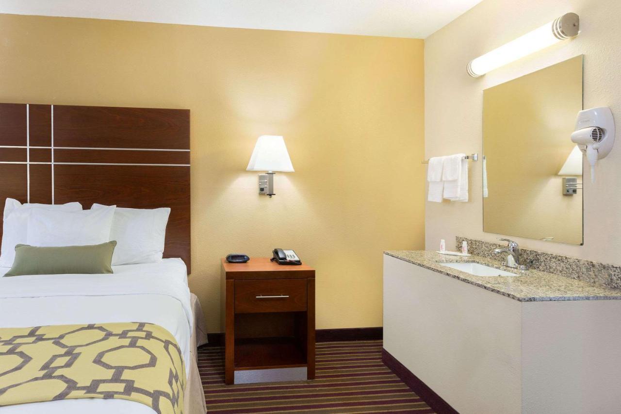 Baymont By Wyndham Bowling Green Extérieur photo