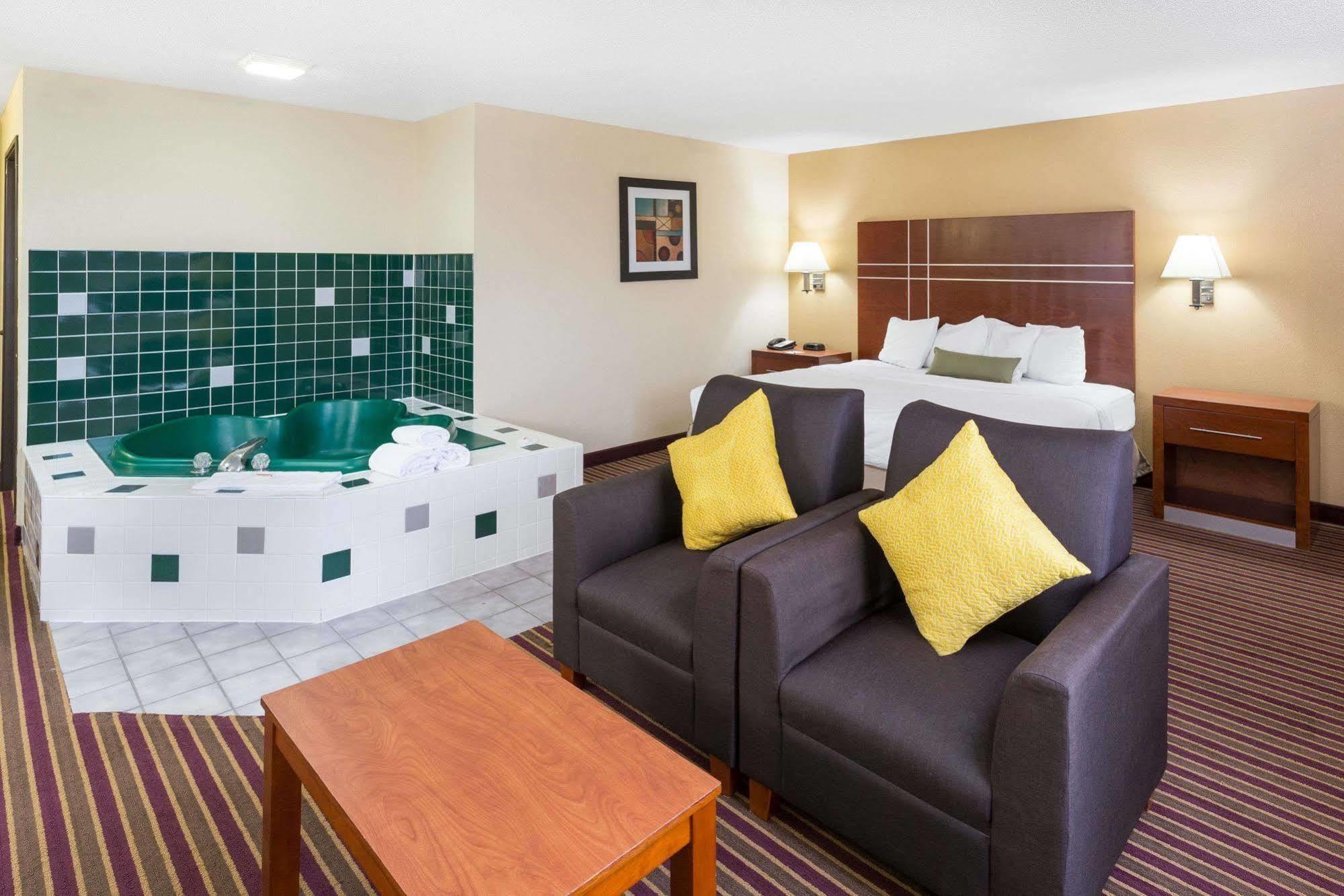 Baymont By Wyndham Bowling Green Extérieur photo